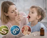 Mama podaje dziecku lek. W kółkach widać robaki, symbolizujące pasożyty. To ważny temat: chrom dla dzieci.
