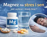 Magnez na stres i sen. Butelka magnezu, tabletki, szklanka wody i śpiący mężczyzna. Jak wybrać i kiedy brać?